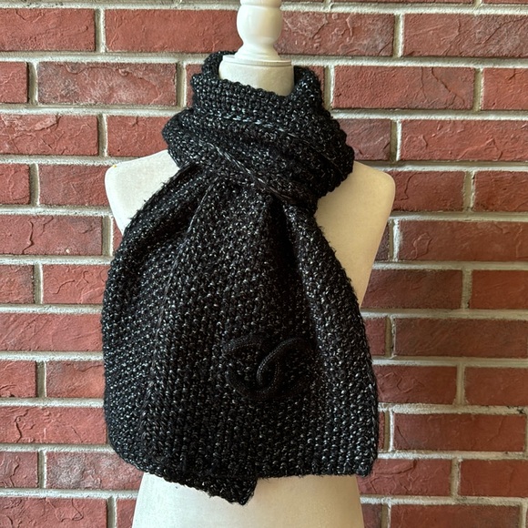 •Chanel Black Metallic Silver Cashmere Knit Logo Scarf 10”x80” Made In F… - Picture 2 of 12